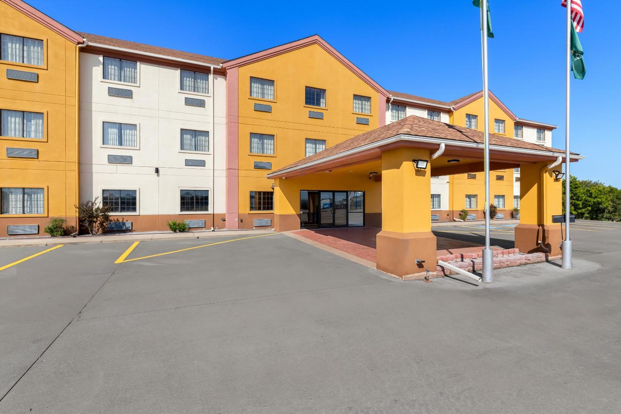 Quality Inn & Suites Mcalester Extérieur photo