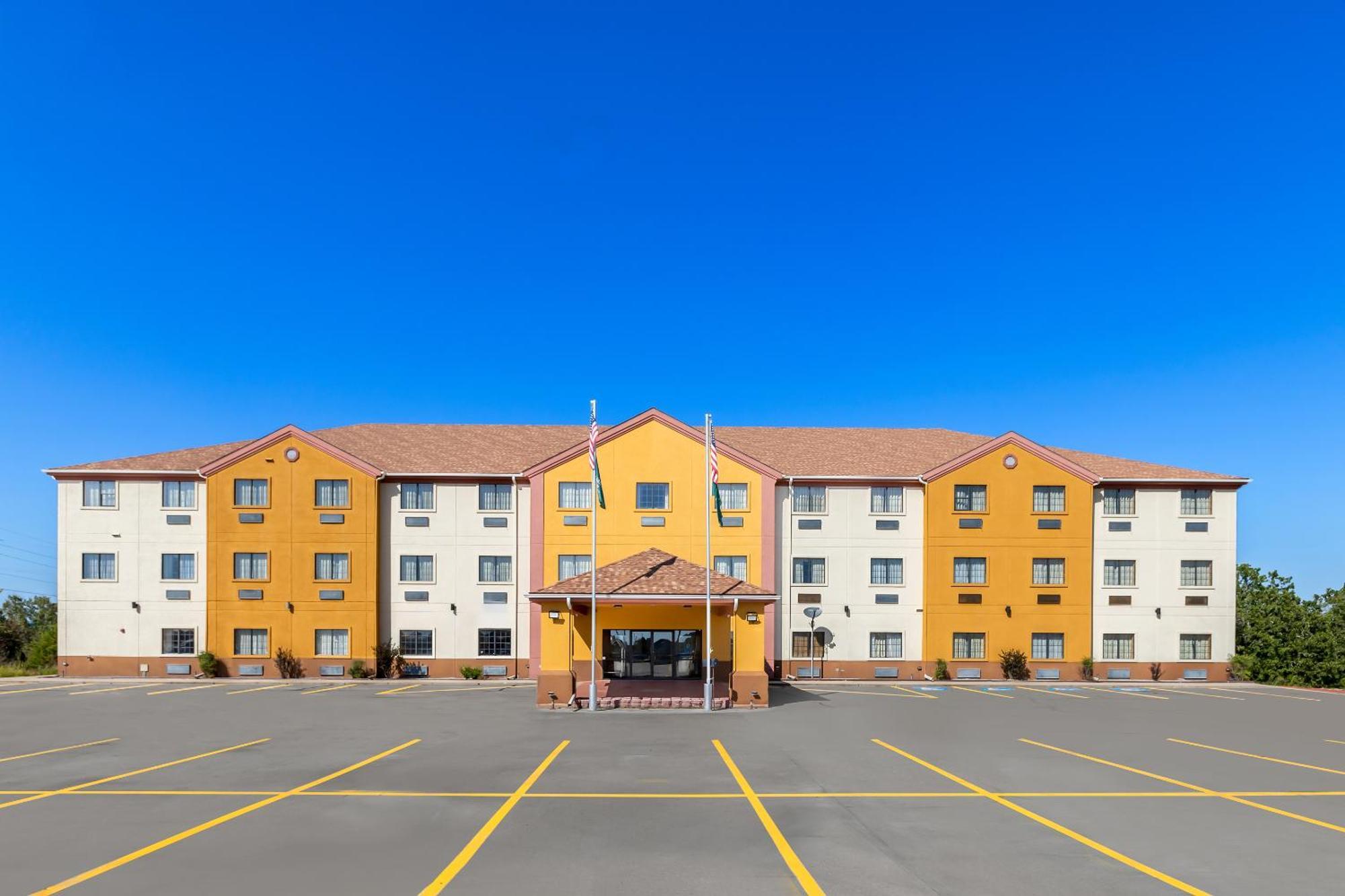 Quality Inn & Suites Mcalester Extérieur photo